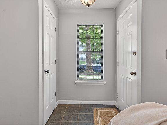 4th image of 216 Pleasant Pointe Dr