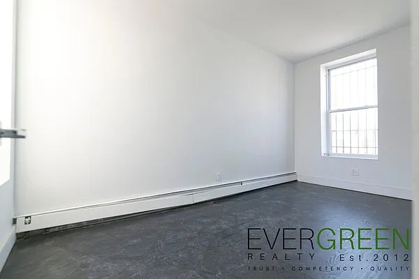 Rented by Evergreen Apartments BK | media 17