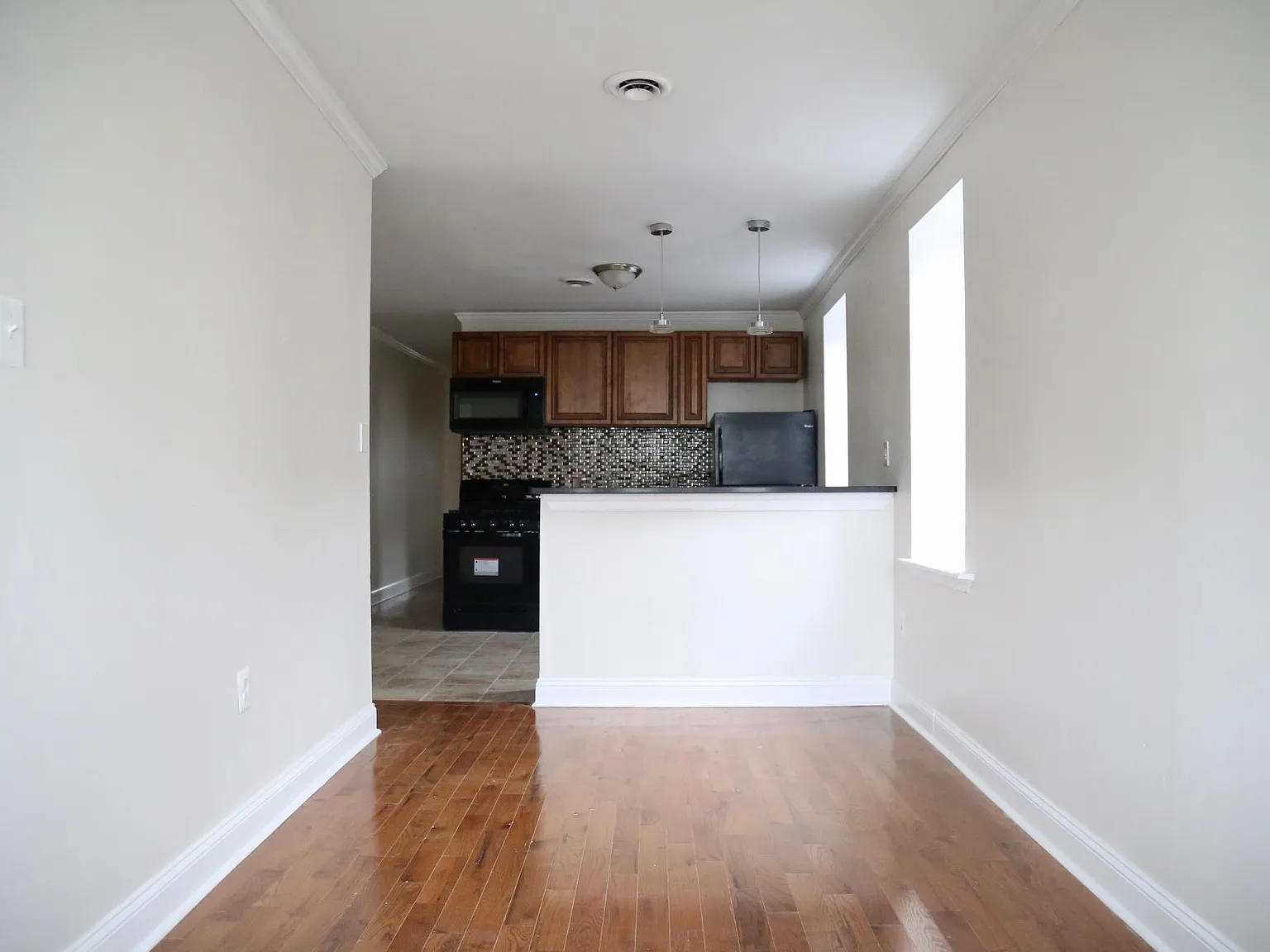 1605 W Tioga St — Photo 3