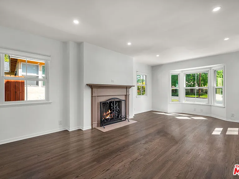 1091 Palm Ter — Photo 4