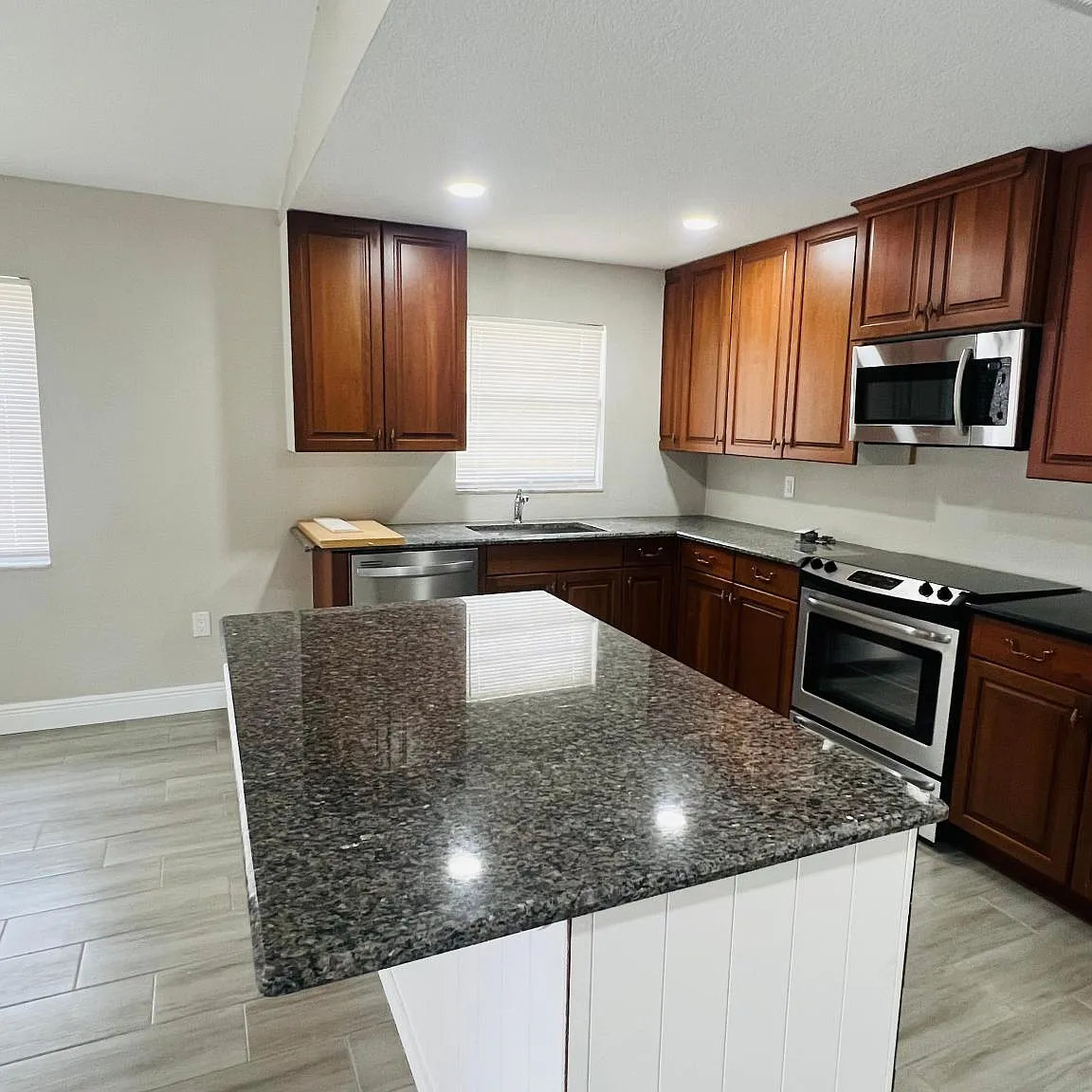 115 Avenida De Bahia — Photo 4