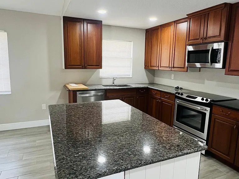 115 Avenida De Bahia #A — Photo 4
