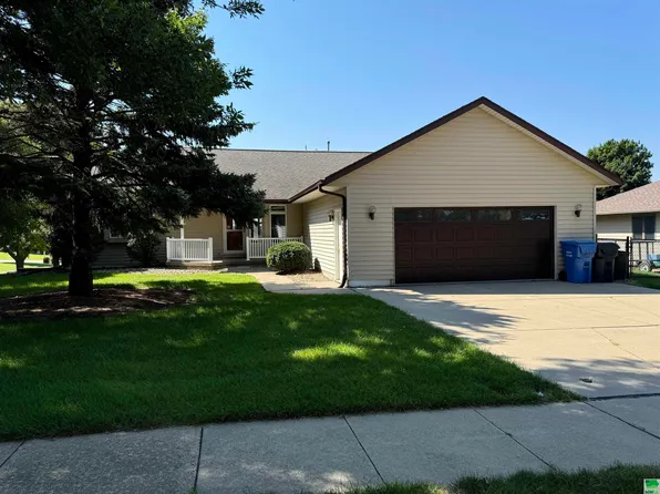 240 16th St SE, Le Mars, IA 51031