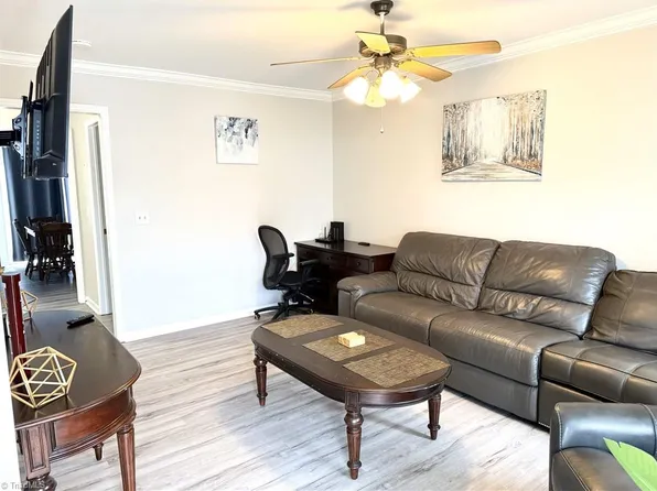 1327 Bailey Cir, High Point, NC 27262