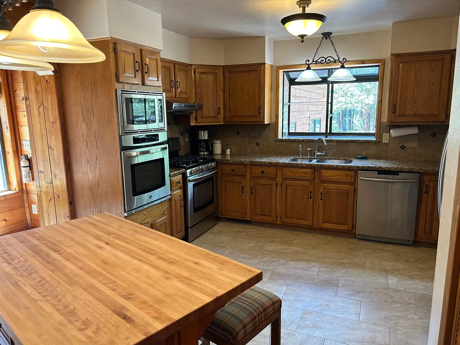 3 bed, 2.5 bath, 2794 sqft, $3,200 — Photo 3