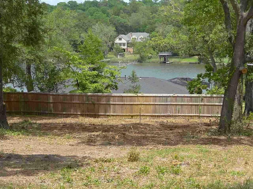 1st image of 3900 Menendez Dr
