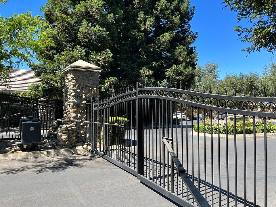 Gate community