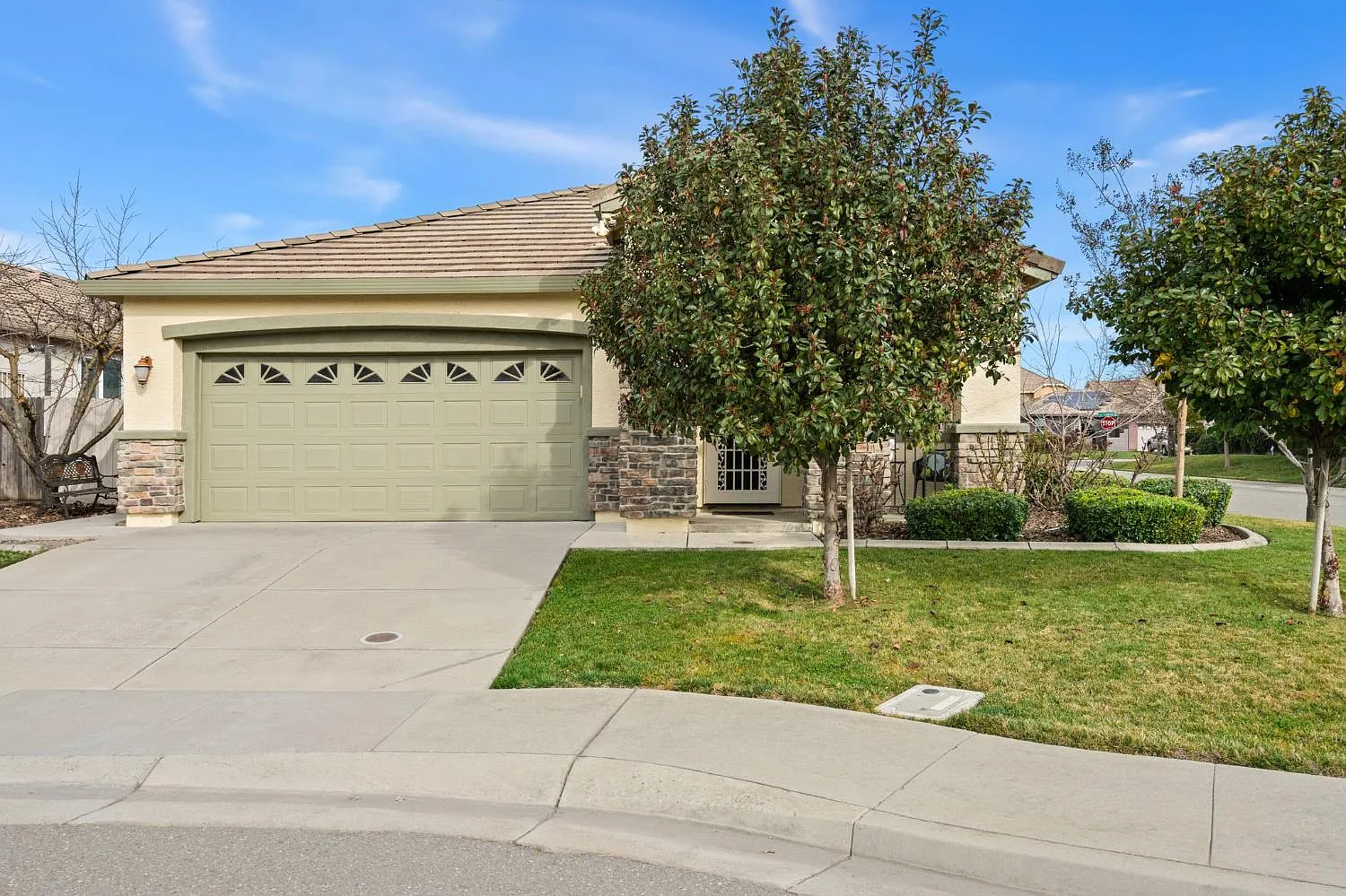 340 Greg Thatch Cir photo 1
