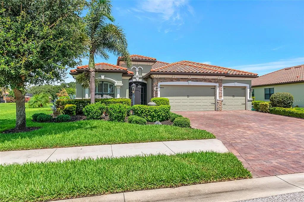4 bed, 2.0 bath, 2239 sqft, $5,500 — Photo 2