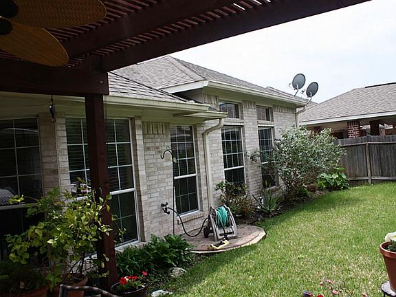 Fully bricked on all sides.