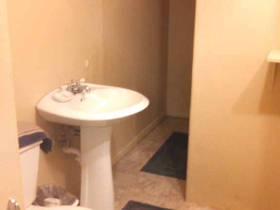 Bathroom wiht tub and shower