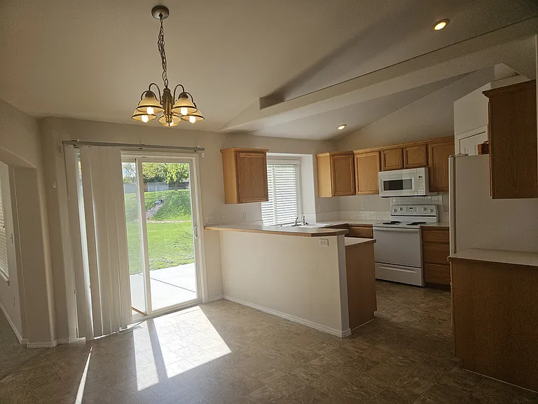 6086 S Guitar Ave — Photo 5