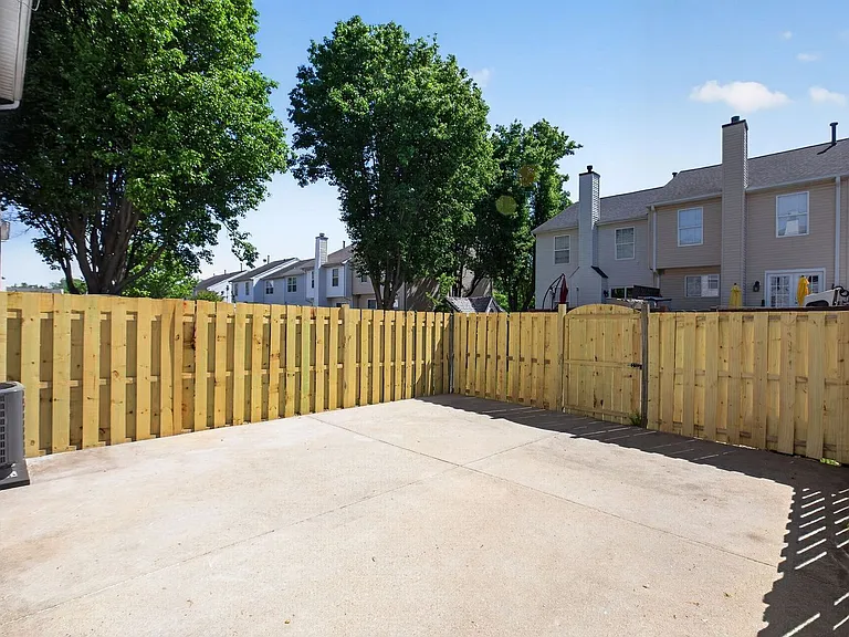 2736 Albermarle Pl — Photo 15