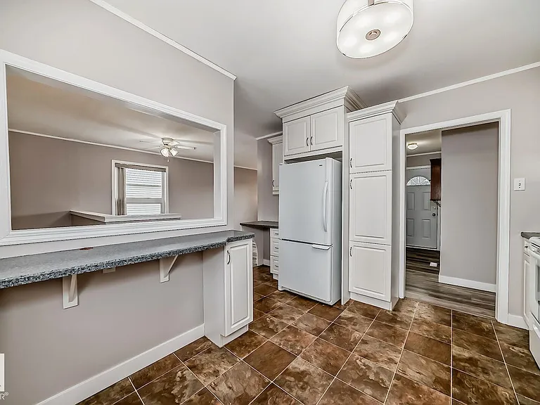 37 Sheridan Dr — Photo 12