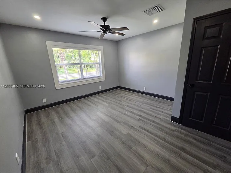 8227 NW 39th St — Photo 10