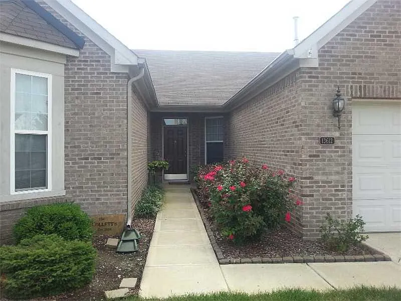 3 bed, 1982 sqft, $2,200 — Photo 2