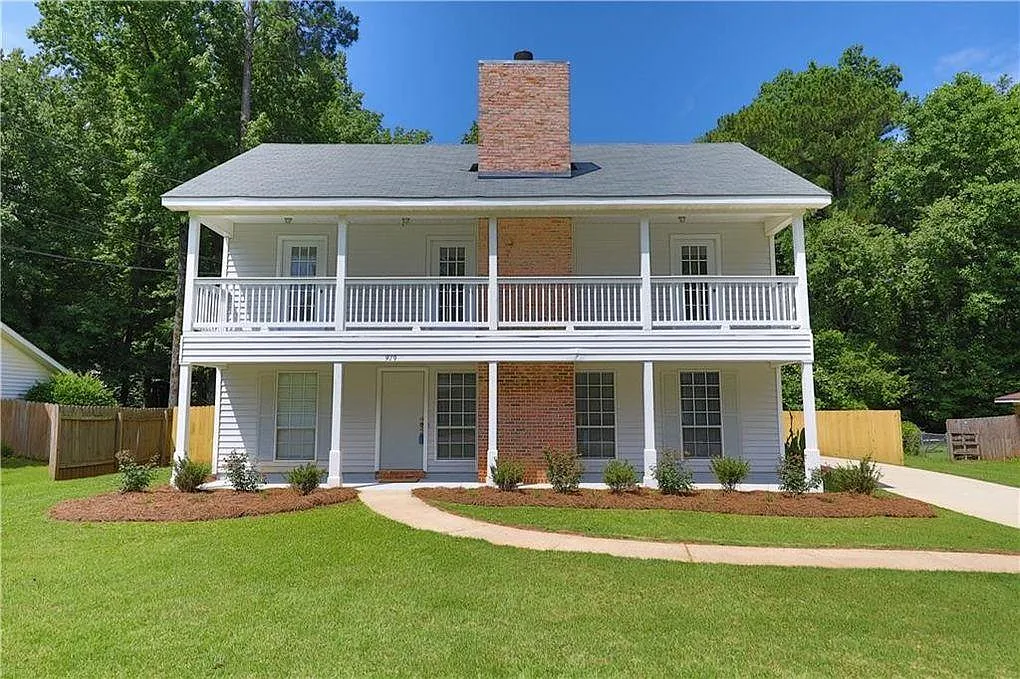 4 bed, 2437 sqft, $2,450 — Photo 1