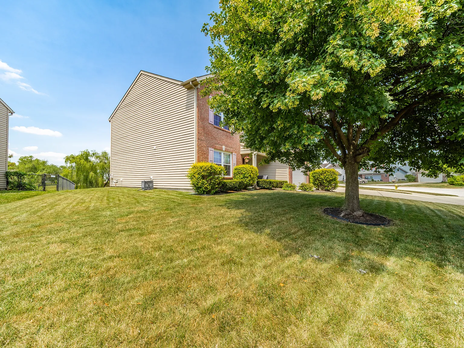 4 bed, 1932 sqft, $2,495 — Photo 4