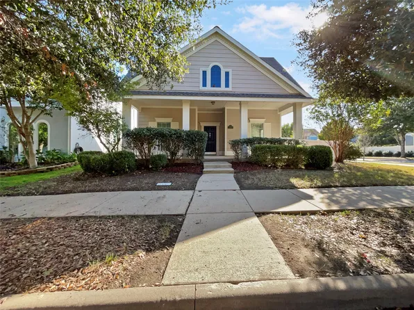 1204 King George Ln, Aubrey, TX 76227