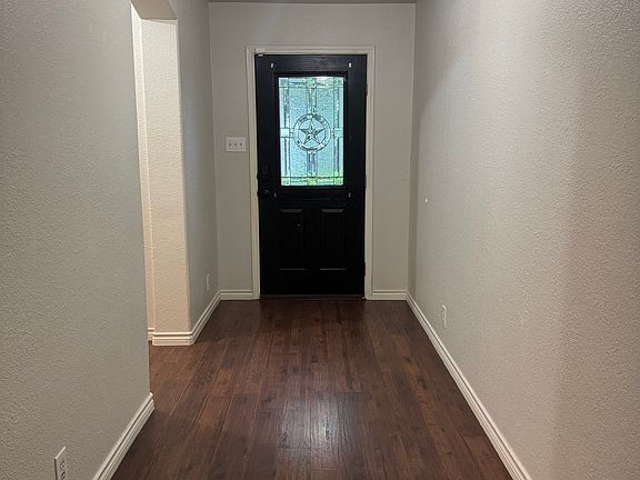 2nd image of 208 Latigo Ln