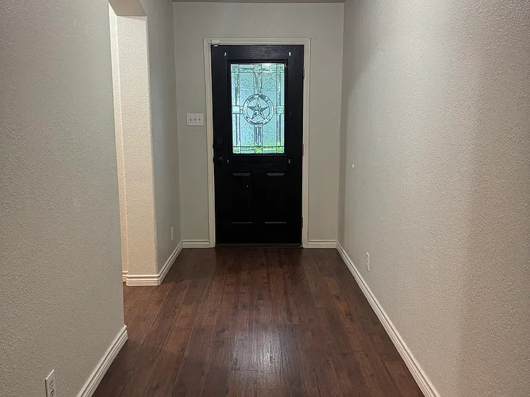 208 Latigo Ln — Photo 2