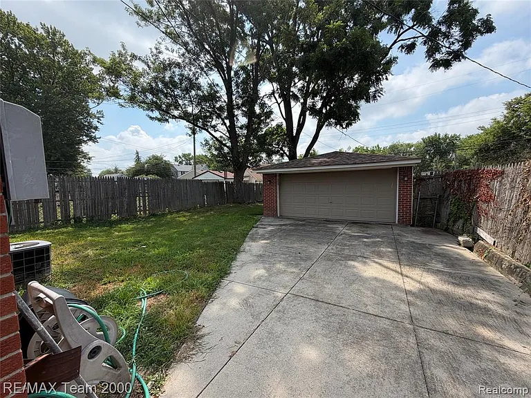 25647 Hanover St — Photo 25