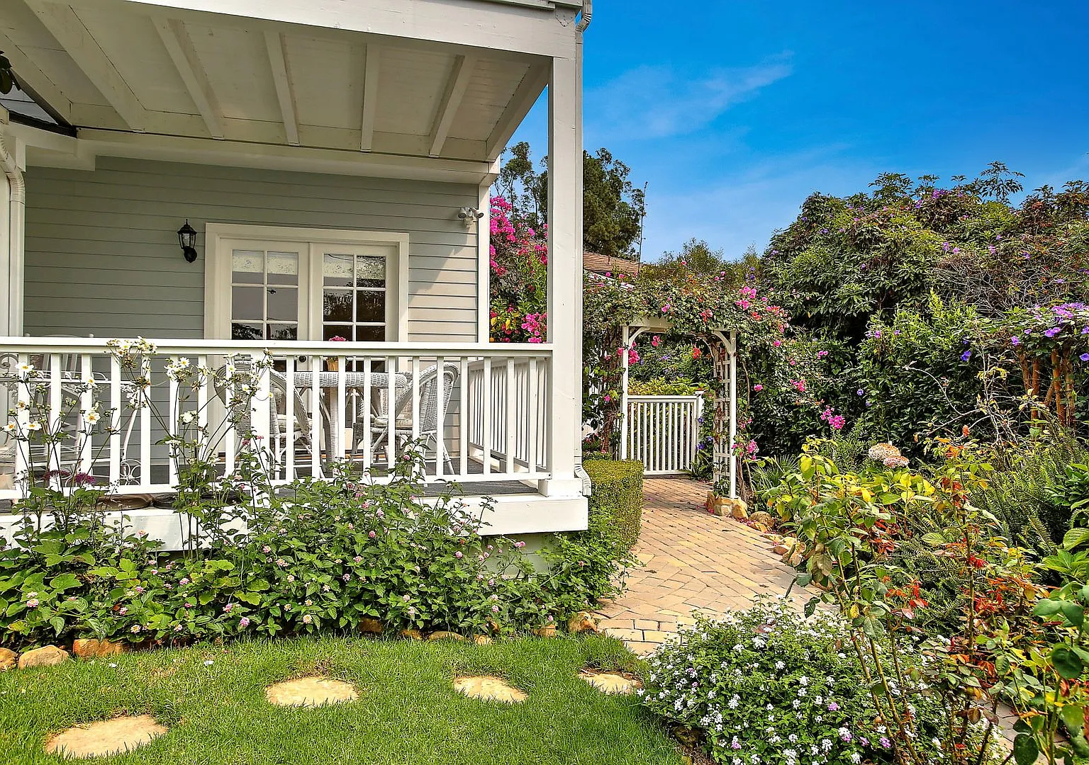 Picturesque Santa Barbara Country Cottage in Prime location! — Photo 3