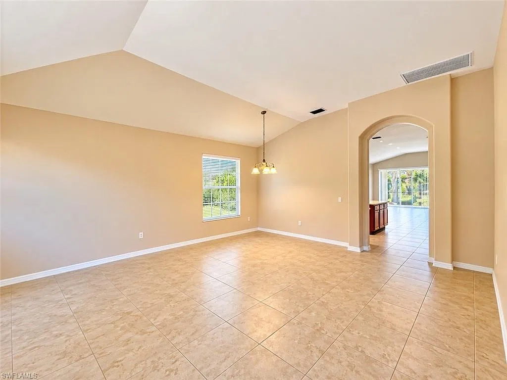 4 bed, 2.0 bath, 2207 sqft, $2,900 — Photo 3