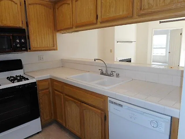 2 bed, $3,650 — Photo 3