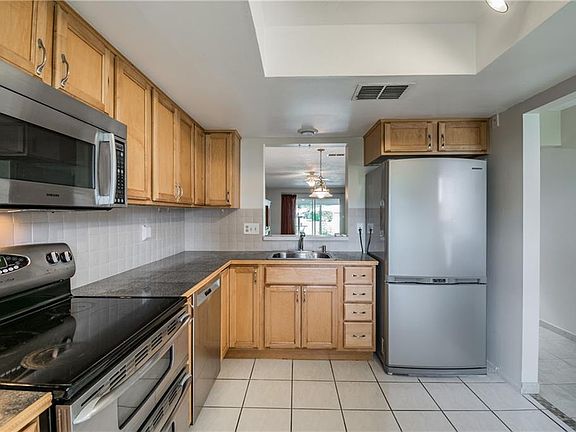 4th image of 3420 Stonehaven Ct E APT B
