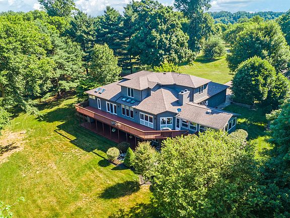 3rd image of 36 Waterford Ct
