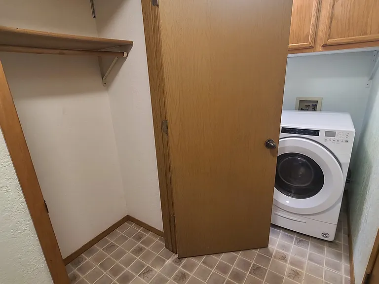 2787 Templeton St — Photo 24