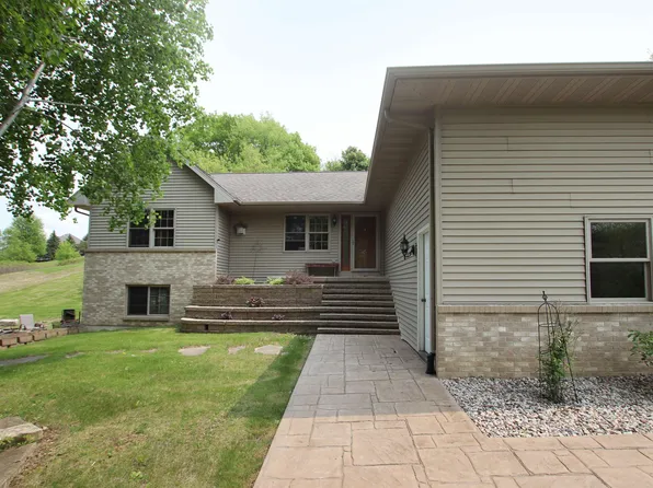 N5387 Rancho Viejo Rd, Fond Du Lac, WI 54937