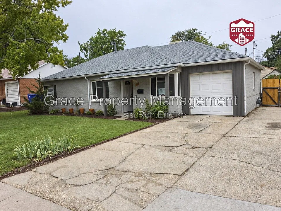 1187 Quentin St