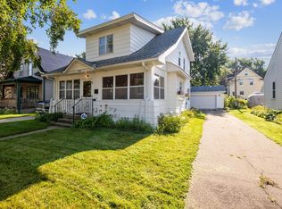 1060 Como Pl, Saint Paul, MN 55103