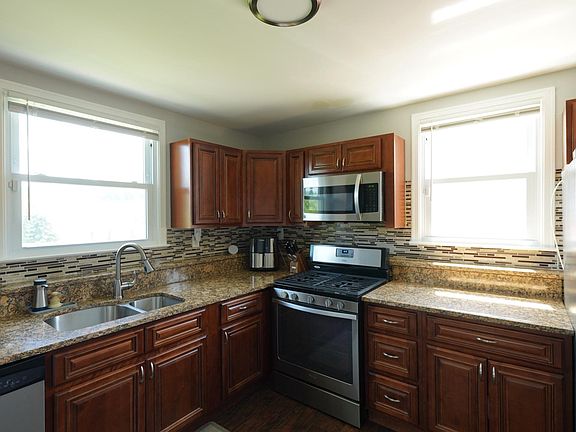 3rd image of 508 Winslow Rd