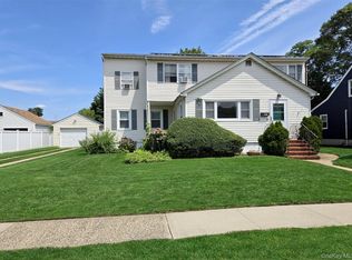 2291 Girard Pl, Merrick, NY 11566