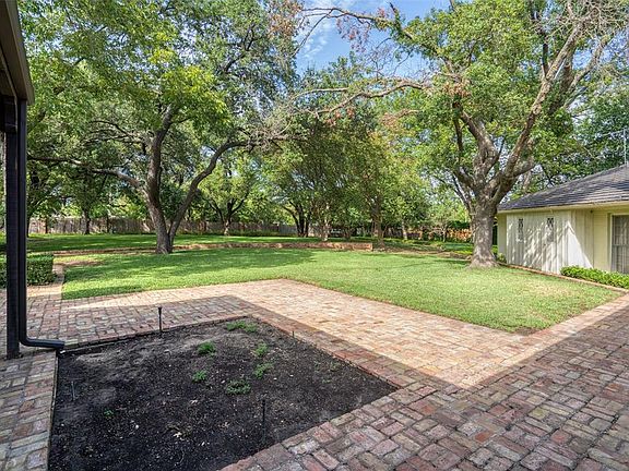 5th image of 4555 Catina Ln