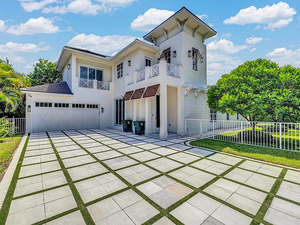 216 NW 11th St