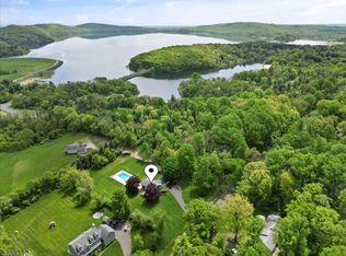 22 Sand Hill Rd, Annandale, NJ 08801