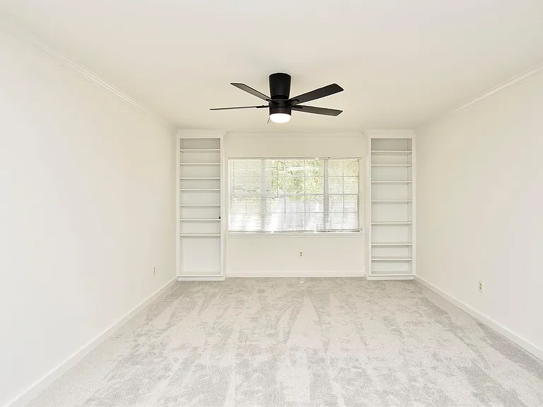 2600 Bellefontaine St #A21 — Photo 25