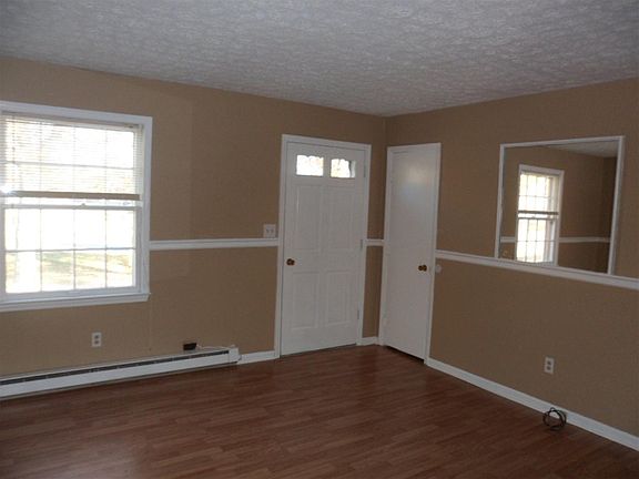 3rd image of 104 Edgewood Dr