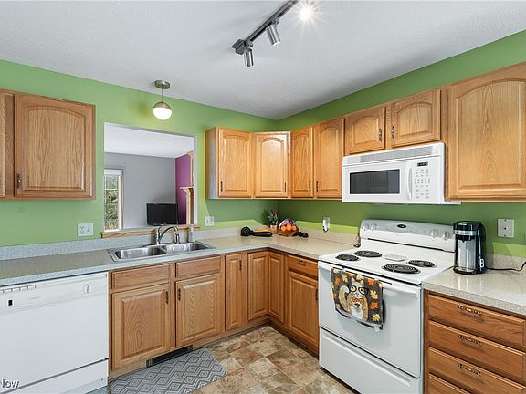 5th image of 5385 Treetop Cir