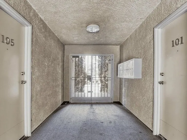 13042 Riverside Dr — Photo 3
