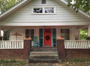 402 W Robinson St, Wayne City, IL 62895