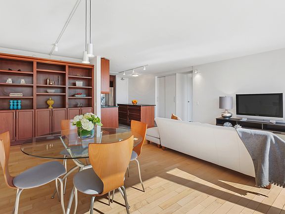 5th image of 340 W Diversey Pkwy APT 817