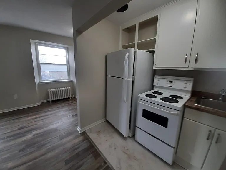 678 King St W #1 — Photo 6