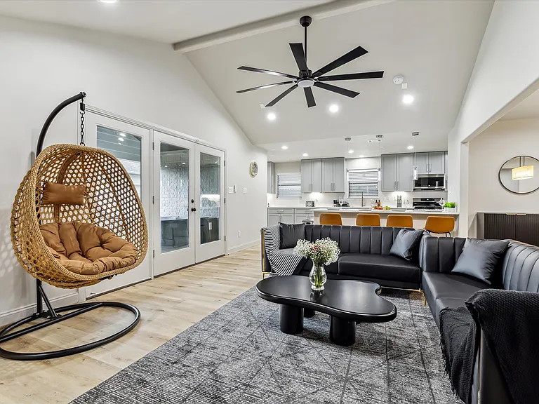 5615 Cerritos Dr — Photo 1