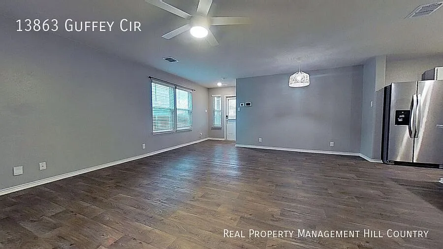 4 Bed / 2.5 Bath with Spacious backyard and Walk-in Closet — Photo 3