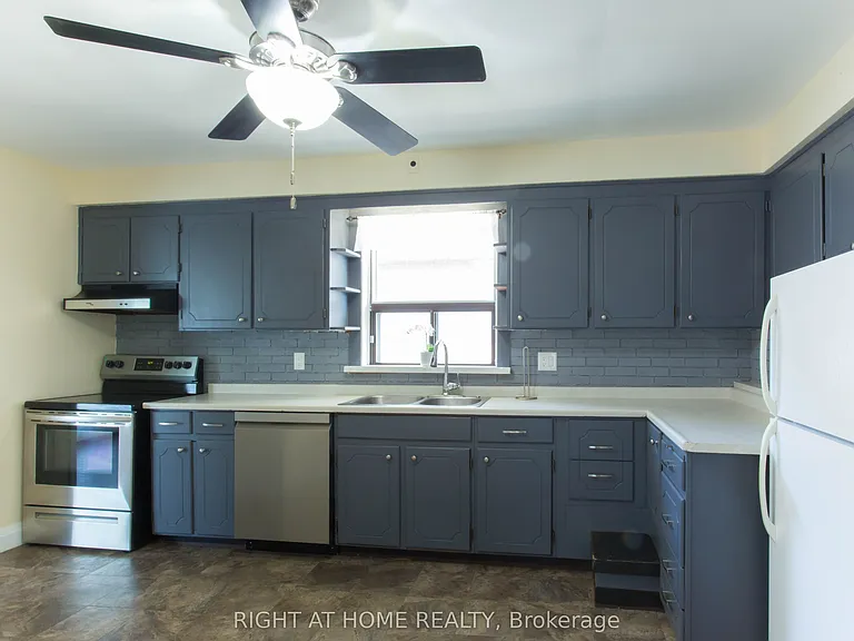 30 Northampton Dr — Photo 5